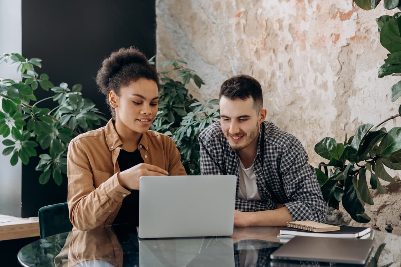 the difference between e-commerce and e-business